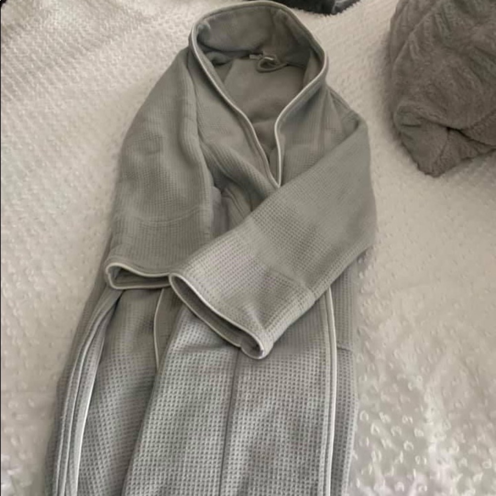 Pottery barn women’s robe